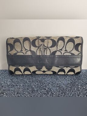 Coach Signature Wallet Pleated Canvas Trifold Wallet (C13)